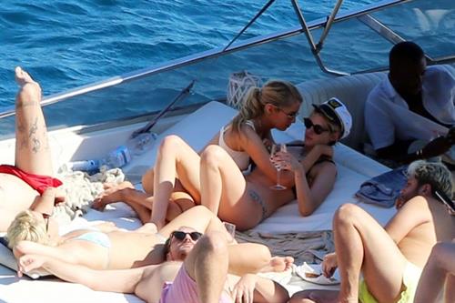 Kristen Stewart Bikini Pictures Kristen Stewart and Stella Maxwell sexy lesbians making out on a boat in bikinis seen by paparazzi.
