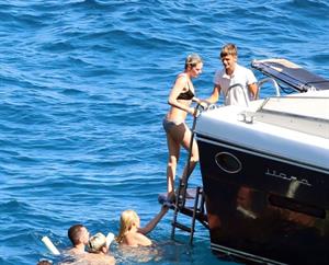 Kristen Stewart and Stella Maxwell sexy lesbians making out on a boat in bikinis seen by paparazzi.










