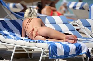 Caroline Vreeland big boobs and sexy ass showing nice cleavage in a thong bikini at the beach seen by paparazzi.


















