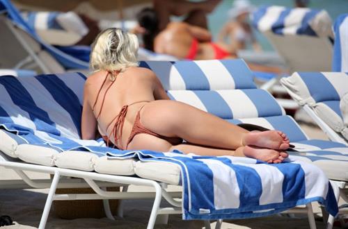 Caroline Vreeland Bikini Pictures Caroline Vreeland big boobs and sexy ass showing nice cleavage in a thong bikini at the beach seen by paparazzi.