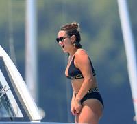 Sam Faiers sexy in a black versace bikini seen by paparazzi showing nice cleavage.






















