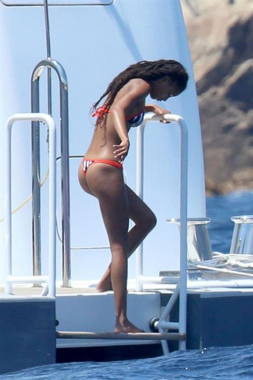 Willow Smith Bikini Pictures Willow Smith sexy ass in a bikini seen by paparazzi out on the water.