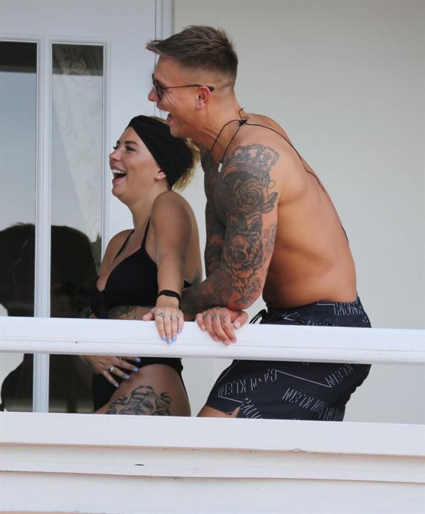 Olivia Buckland sexy ass in a bikini seen by paparazzi with Alex Bowen.







































