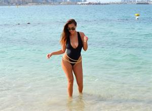 Chloe Goodman big boobs showing nice cleavage in a low cut swimsuit at the beach seen by paparazzi.







