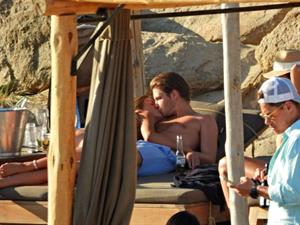 Lorena Rae sexy ass in a white bikini at the beach seen by paparazzi.












