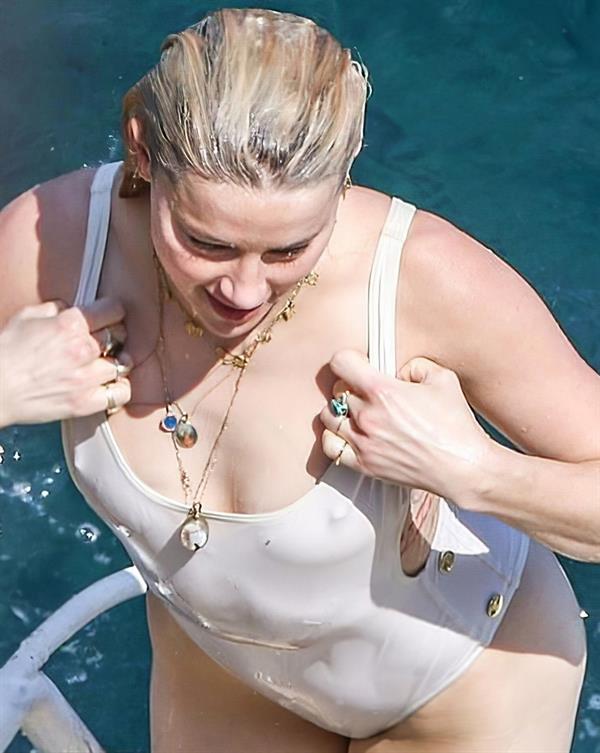 Amber Heard tits and ass in a sexy white swimsuit seen by paparazzi at the beach showing her nipples.






































