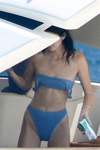 Kendall Jenner in a sexy bikini swimsuit on a yacht with Kourtney Kardashian seen by paparazzi.








































