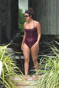 Priyanka Chopra sexy tits in a wet swimsuit seen by paparazzi.






