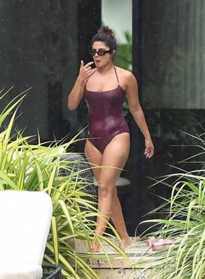 Priyanka Chopra sexy tits in a wet swimsuit seen by paparazzi.






