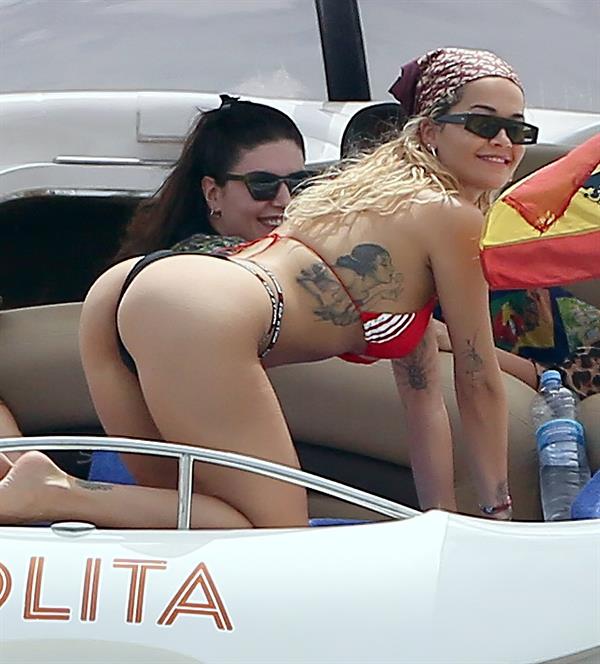 Rita Ora sexy ass in a thong bikini seen by paparazzi.
