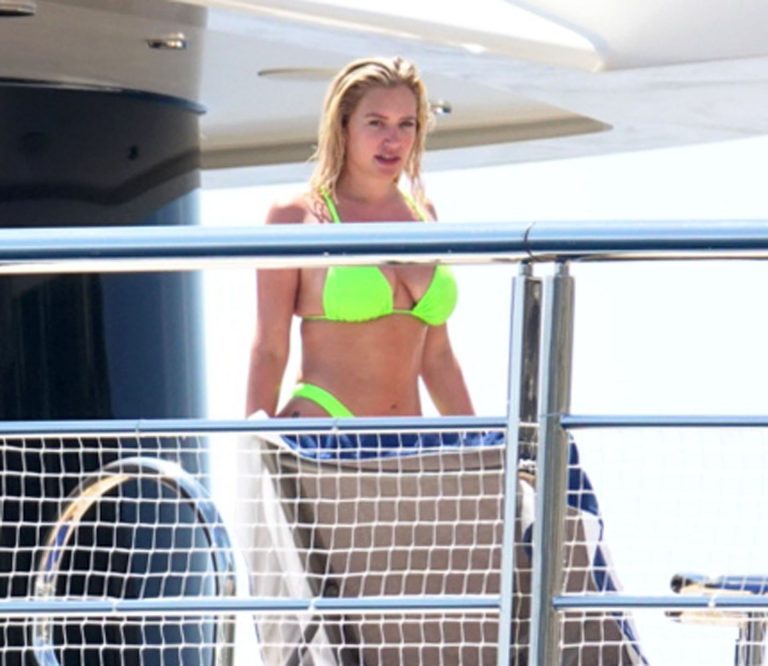 Stassie Karanikolaou Bikini Pictures Stassie Karanikolaou sexy ass in a green thong bikini showing nice cleavage with her big boobs seen by paparazzi.