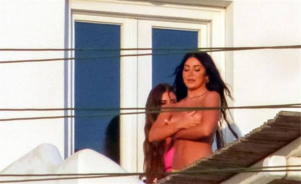 Martha Kalifatidis caught topless by paparazzi with her hand covering her nude big boobs.





