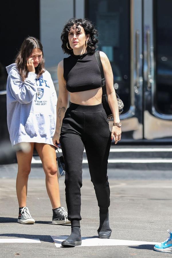 Rumer Willis braless tits pokies in a black top seen by paparazzi showing off her boobs.

