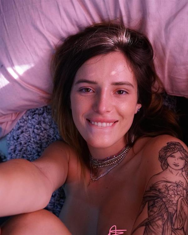 Bella Thorne nude new instagram post covering and censoring her topless boobs in bed.





