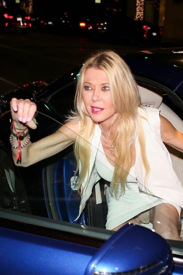 Tara Reid upskirt wardrobe malfunction flashing her panties getting in the car seen by paparazzi.

















