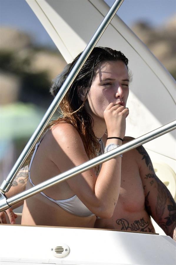 Bella Thorne sexy in a thong bikini drinking and smoking weed out on the water showing off her ass seen by paparazzi.




