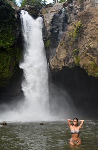 Demi Rose sexy ass and cleavage in a new bikini photo shoot in Bali.


