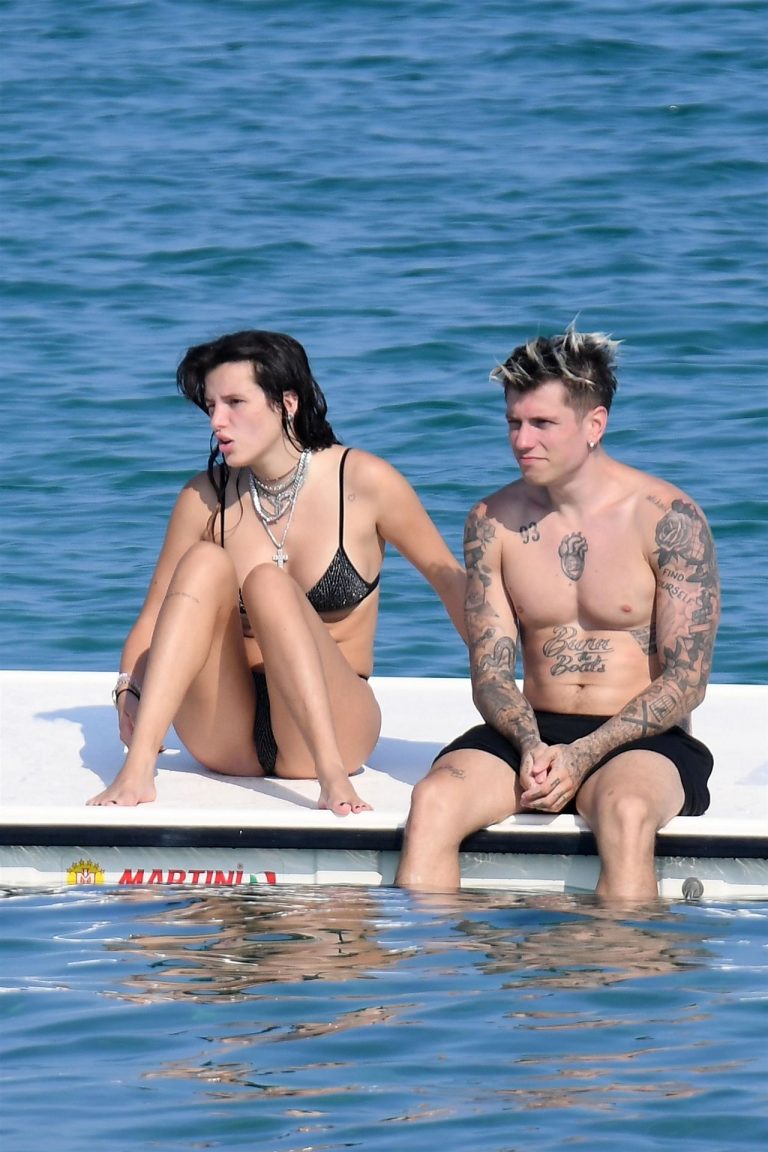 Bella Thorne making out and having fun with her boyfriend in a sexy little bikini seen by paparazzi.






