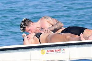 Bella Thorne making out and having fun with her boyfriend in a sexy little bikini seen by paparazzi.







