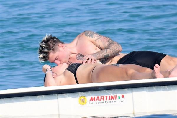 Bella Thorne making out and having fun with her boyfriend in a sexy little bikini seen by paparazzi.






