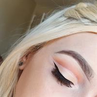 Skye Raae taking a selfie