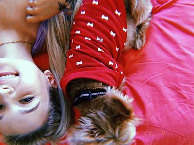 Skye Raae taking a selfie