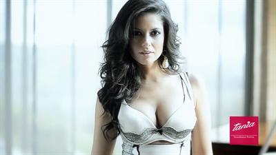 Carla Ossa in lingerie