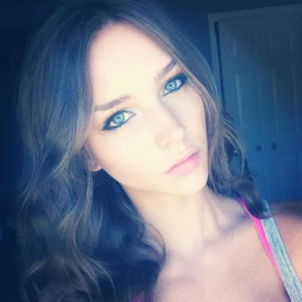 Rachel Cook taking a selfie