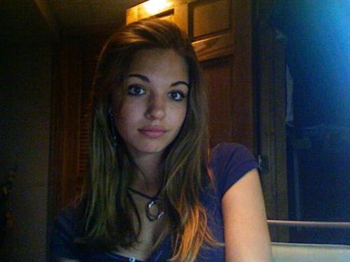 Jessica Ashley taking a selfie