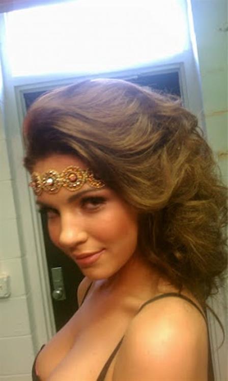 Jessica Ashley taking a selfie