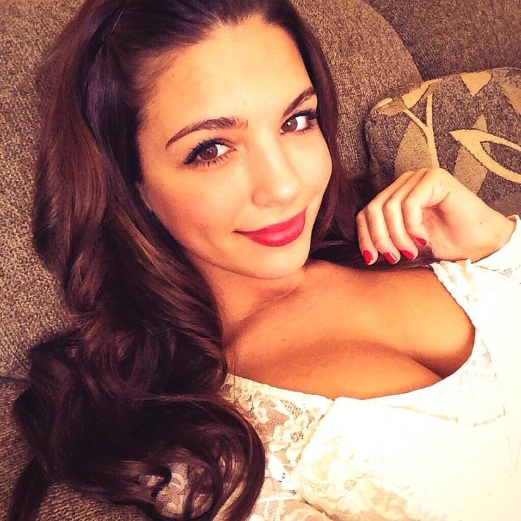 Jessica Ashley taking a selfie