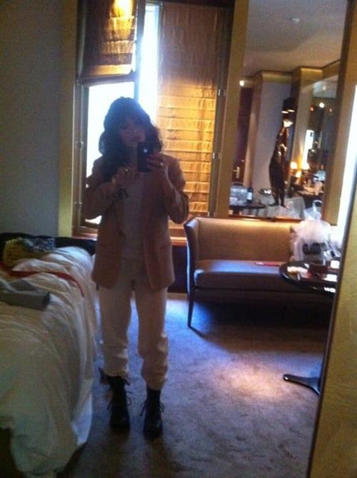 Sarah Shahi taking a selfie