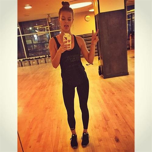 Nina Agdal taking a selfie