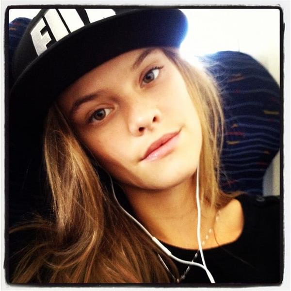 Nina Agdal taking a selfie