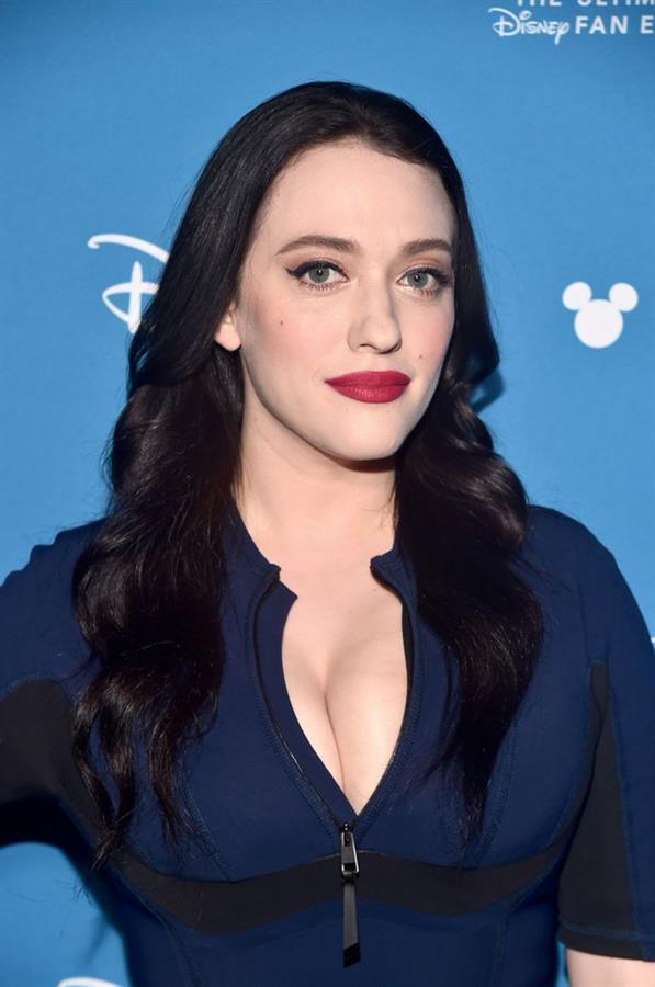 Kat Dennings famous big boobs showing nice cleavage in a tight blue dress.

































