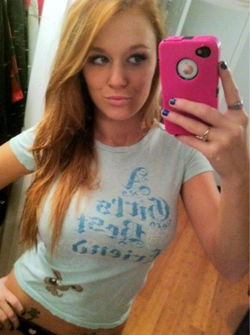 Leanna Decker taking a selfie