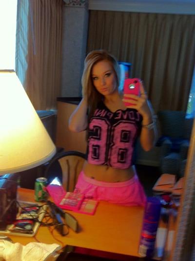 Leanna Decker taking a selfie