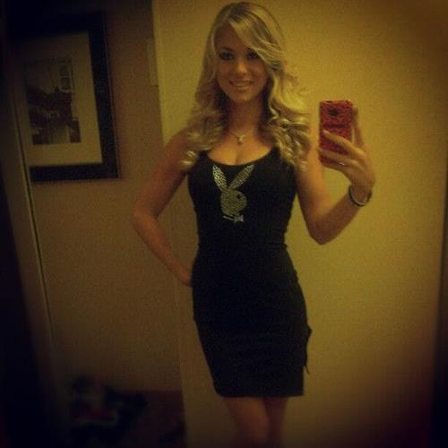 Nikki Leigh taking a selfie