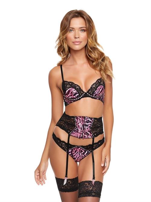 Sandra Kubicka in lingerie