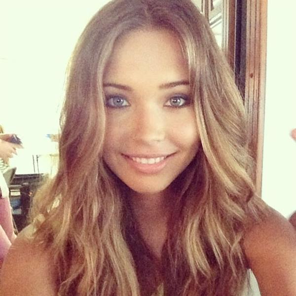 Sandra Kubicka taking a selfie