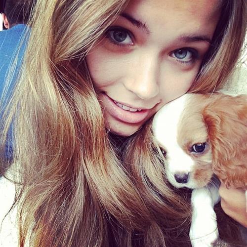 Sandra Kubicka taking a selfie