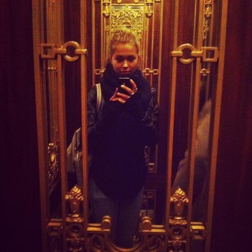 Sandra Kubicka taking a selfie