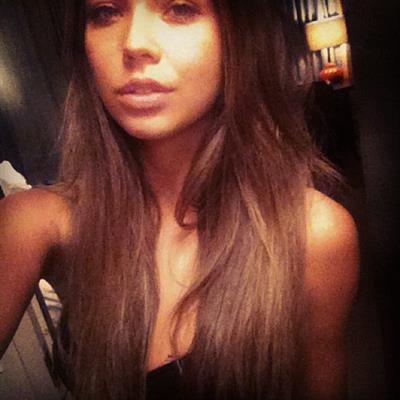 Sandra Kubicka taking a selfie