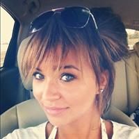 Sandra Kubicka taking a selfie