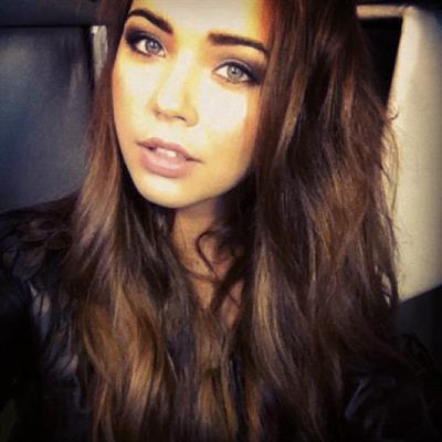 Sandra Kubicka taking a selfie