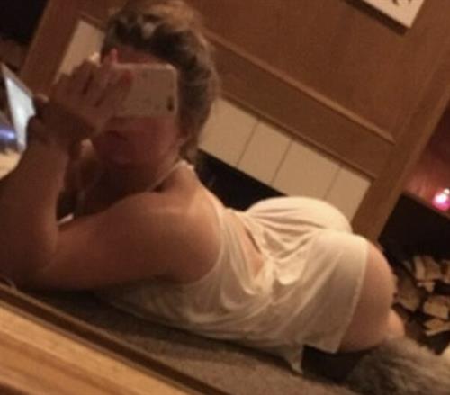 Ashlyn taking a selfie