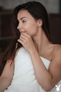 Elilith Noir takes off her Shorts