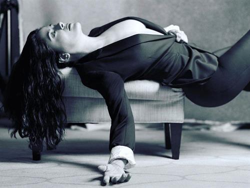 Salma Hayek braless boobs it just a revealing jacket top showing nice cleavage.











