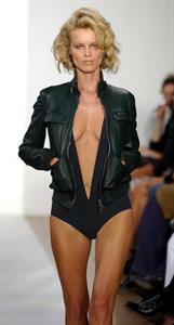 Eva Herzigova Pictures Eva Herzigova