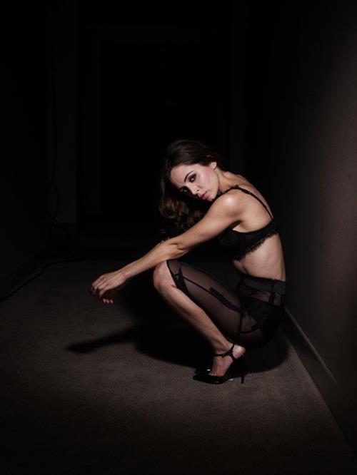 Eliza Dushku in lingerie